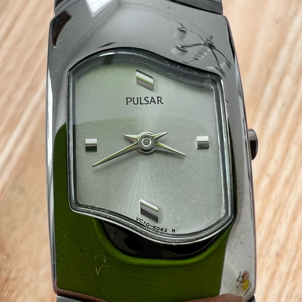 Rare Pulsar ladies gunmetal gray bracelet dress watch NEW BATTERY - Picture 2 of 15